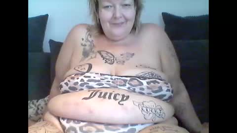 Snapshot of thickdarkangel chatting on May 2026 05:29:01 PM thickdarkangel online show from May 2026 05:29:01 PM