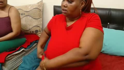 Snapshot of thicksexymellons chatting on April 2026 07:27:01 PM Pat online show from April 2026 07:27:01 PM