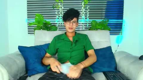 Snapshot of thiiagosaeenz chatting on February 2026 04:22:02 PM Thiago Saenzz online show from February 2026 04:22:02 PM