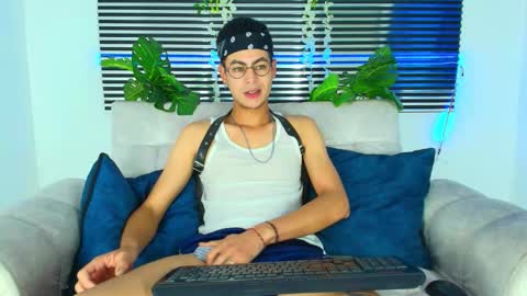 Snapshot of thiiagosaeenz chatting on February 2026 11:30:02 PM Thiago Saenzz online show from February 2026 11:30:02 PM