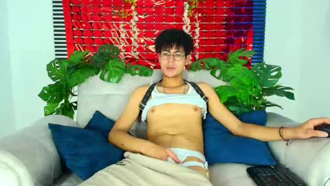 Snapshot of thiiagosaeenz chatting on February 2026 03:53:01 PM Thiago Saenzz online show from February 2026 03:53:01 PM