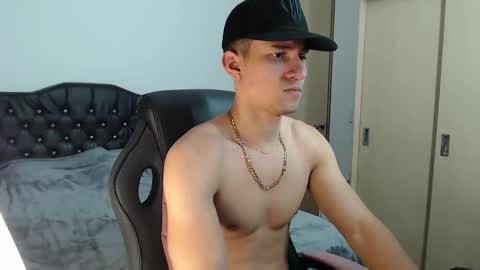 Snapshot of thin_tommy11 chatting on January 2025 04:25:01 AM thin_tommy11 online show from January 2025 04:25:01 AM