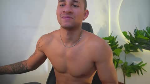 thin_tommy11 online show from April 2026 08:43:02 PM