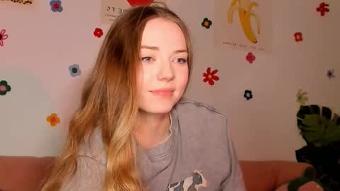 Snapshot of thisisamelia chatting on October 2025 06:15:01 PM Amelia  shows on mondays fridays and sundays  if anything changes im giving updates on my fansly  online show from October 2025 06:15:01 PM