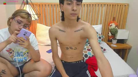 Snapshot of thomas_and_chloe chatting on March 2025 02:49:02 AM online show from March 2025 02:49:02 AM