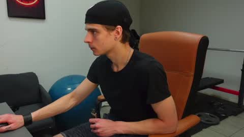 Snapshot of thomas_brons chatting on June 2026 05:04:01 AM THOMAS BRONS online show from June 2026 05:04:01 AM