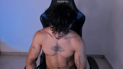 Snapshot of thomas_fit1 chatting on June 2026 01:04:01 AM Thomas 3 JUST STAY AND BE MY LAST LOVE online show from June 2026 01:04:01 AM