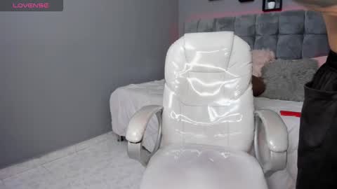 Thomas online show from September 2025 01:12:02 PM