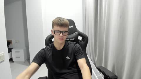 Tomas online show from January 2025 08:22:02 PM