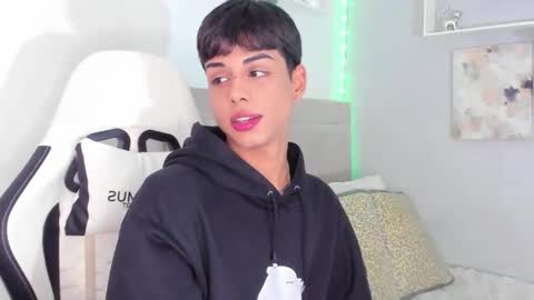 Thomas online show from October 2025 07:47:02 AM