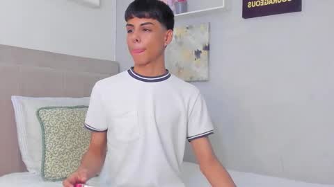 Snapshot of thomas_wild chatting on February 2026 06:22:01 AM Thomas online show from February 2026 06:22:01 AM