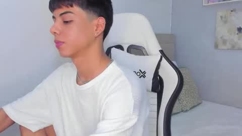 Snapshot of thomas_wild chatting on February 2026 06:29:02 AM Thomas online show from February 2026 06:29:02 AM