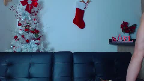 Snapshot of thomashoward31 chatting on December 2025 10:33:01 AM Thomas online show from December 2025 10:33:01 AM