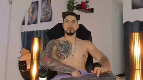 Snapshot of thomasmarzo1 chatting on September 2025 03:49:02 PM sweetfit boy online show from September 2025 03:49:02 PM