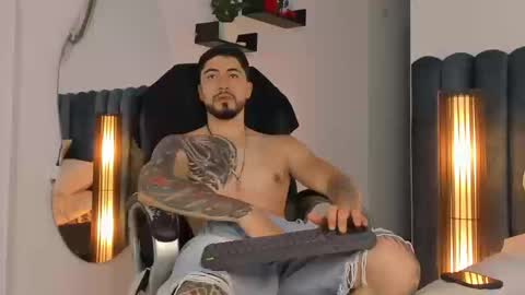 Snapshot of thomasmarzo1 chatting on September 2025 05:40:02 PM sweetfit boy online show from September 2025 05:40:02 PM