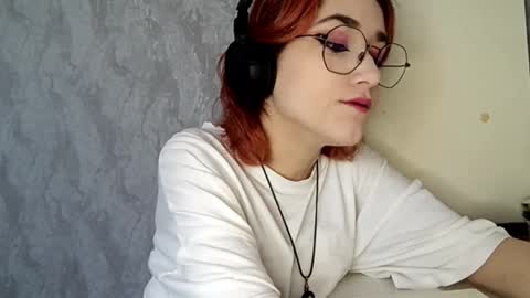 Lina online show from December 2025 11:41:02 AM