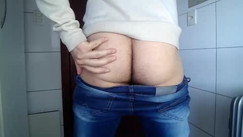 thomaz__ online show from September 2025 12:31:02 PM