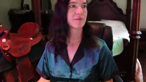 Snapshot of thornbury_rose chatting on June 2026 12:40:02 PM ThornburyRose online show from June 2026 12:40:02 PM