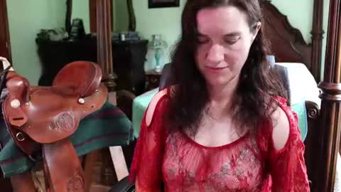 Snapshot of thornbury_rose chatting on June 2026 06:44:01 PM ThornburyRose online show from June 2026 06:44:01 PM