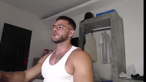 Snapshot of thybautsenses chatting on September 2025 04:11:01 PM thybautsenses online show from September 2025 04:11:01 PM