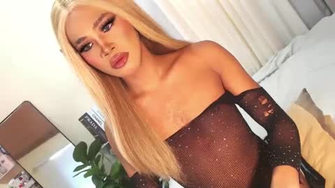 Snapshot of tiara_perezx chatting on December 2024 12:42:02 AM Sam online show from December 2024 12:42:02 AM