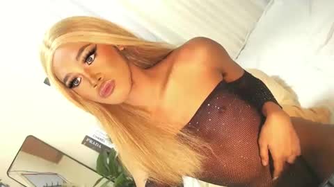 Snapshot of tiara_perezx chatting on December 2024 02:01:01 AM Sam online show from December 2024 02:01:01 AM