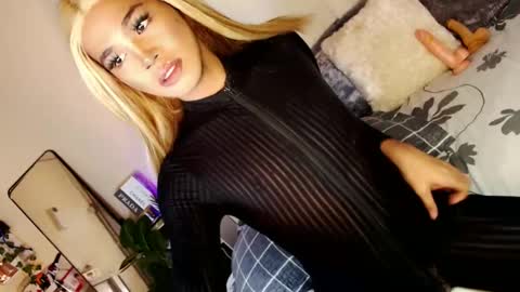 Snapshot of tiara_perezx chatting on February 2025 06:46:01 AM Sam online show from February 2025 06:46:01 AM
