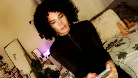 Snapshot of tiara_perezx chatting on February 2025 09:46:02 AM Sam online show from February 2025 09:46:02 AM
