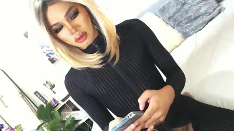Snapshot of tiara_perezx chatting on February 2025 02:37:02 AM Sam online show from February 2025 02:37:02 AM