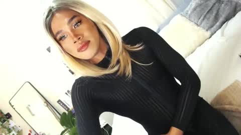 Snapshot of tiara_perezx chatting on February 2025 02:32:02 AM Sam online show from February 2025 02:32:02 AM