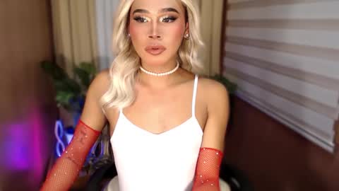 Snapshot of tiara_perezx chatting on September 2025 04:03:02 AM Sam online show from September 2025 04:03:02 AM
