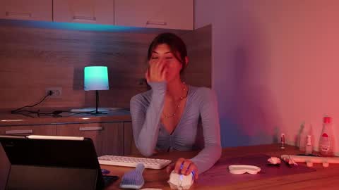 Snapshot of tiffantasy chatting on September 2025 05:40:02 PM Im here on Fridays Saturdays Sundays online show from September 2025 05:40:02 PM