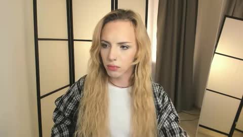 Snapshot of tiffany_king chatting on March 2026 08:25:01 PM Tiffany online show from March 2026 08:25:01 PM