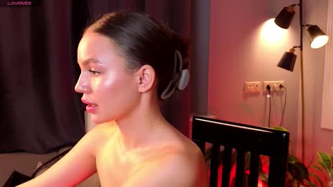 Tiffany online show from December 2025 11:48:01 AM