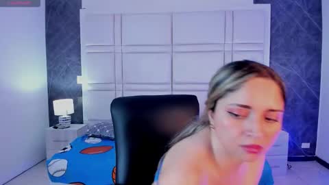 Snapshot of tiffanyhoustton chatting on March 2026 12:11:01 PM tiffanyhoustton online show from March 2026 12:11:01 PM