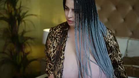  Tiffany  online show from October 2025 07:34:01 PM