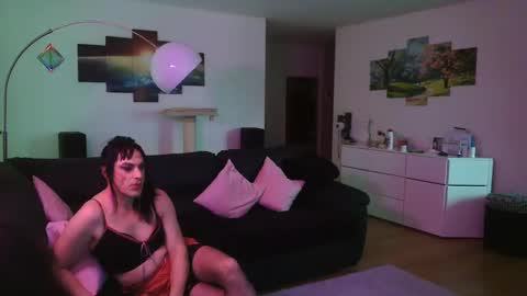 Tifanystitar online show from March 2025 08:04:02 AM