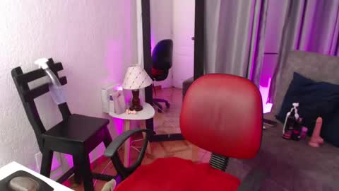 tiinajonus_ online show from May 2026 03:55:02 AM