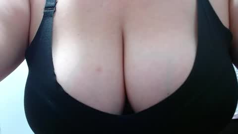 Snapshot of tila_nastyy chatting on May 2026 02:31:01 AM Tila online show from May 2026 02:31:01 AM