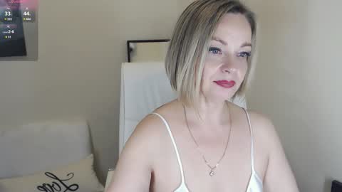 Snapshot of tilly_eliot chatting on December 2024 08:03:02 PM Tilly online show from December 2024 08:03:02 PM