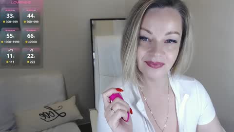 Snapshot of tilly_eliot chatting on January 2025 09:05:02 PM Tilly online show from January 2025 09:05:02 PM