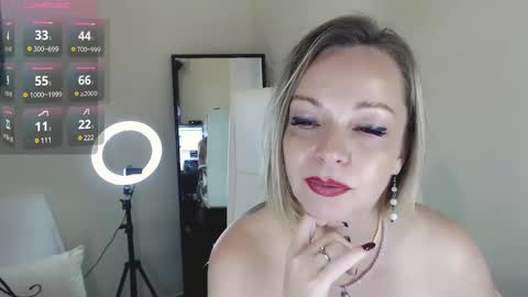 Snapshot of tilly_eliot chatting on February 2025 05:37:01 PM Tilly online show from February 2025 05:37:01 PM