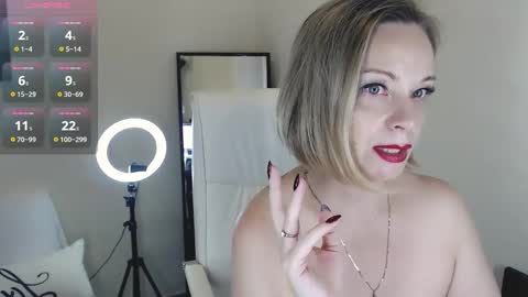 Snapshot of tilly_eliot chatting on February 2025 09:23:02 PM Tilly online show from February 2025 09:23:02 PM