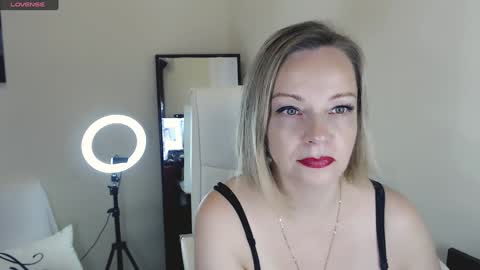 Snapshot of tilly_eliot chatting on February 2025 04:31:01 PM Tilly online show from February 2025 04:31:01 PM