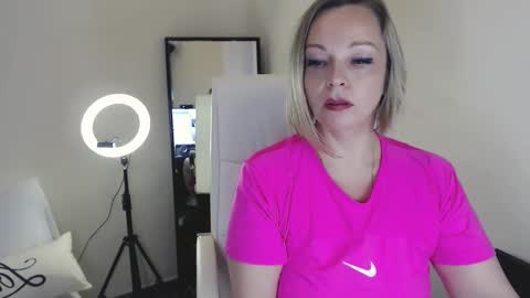 Snapshot of tilly_eliot chatting on February 2025 02:32:02 PM Tilly online show from February 2025 02:32:02 PM