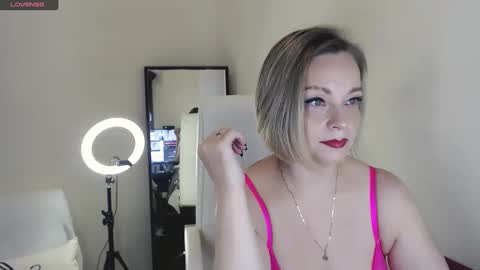 Snapshot of tilly_eliot chatting on February 2025 04:36:01 PM Tilly online show from February 2025 04:36:01 PM