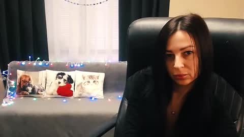 Luisa online show from December 2025 08:52:01 AM