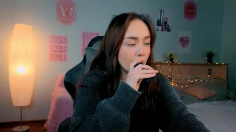 Mia online show from February 2026 07:34:02 PM