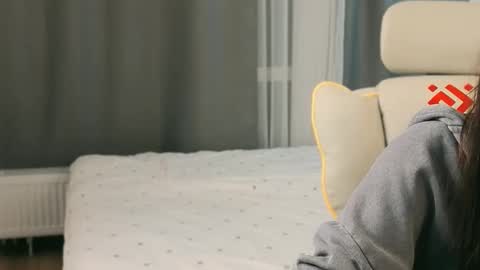 Mia online show from February 2026 09:57:02 PM