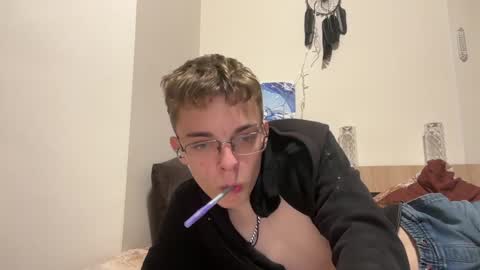 Snapshot of timveret chatting on December 2024 09:58:02 PM Wizard online show from December 2024 09:58:02 PM